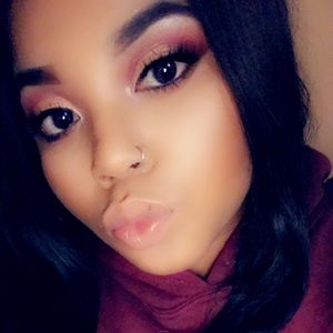 Meet your Posher, Nikole